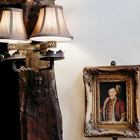 The Crown Inn Chiddingfold Bagian luar foto