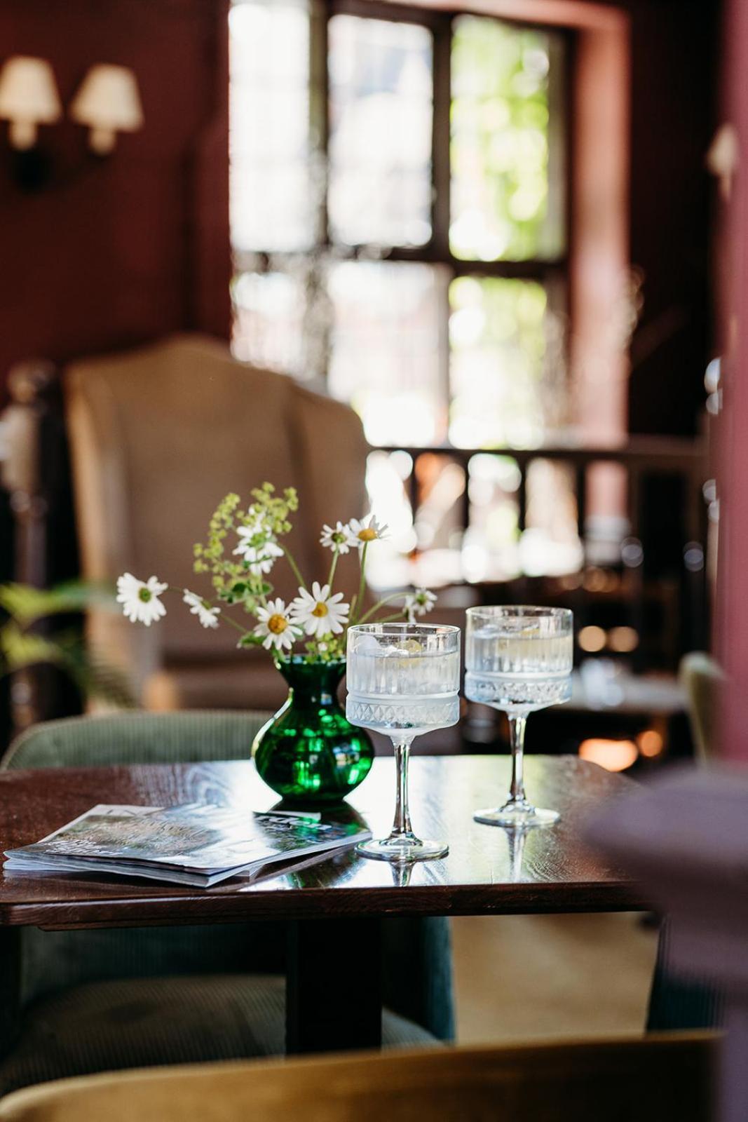 The Crown Inn Chiddingfold Bagian luar foto
