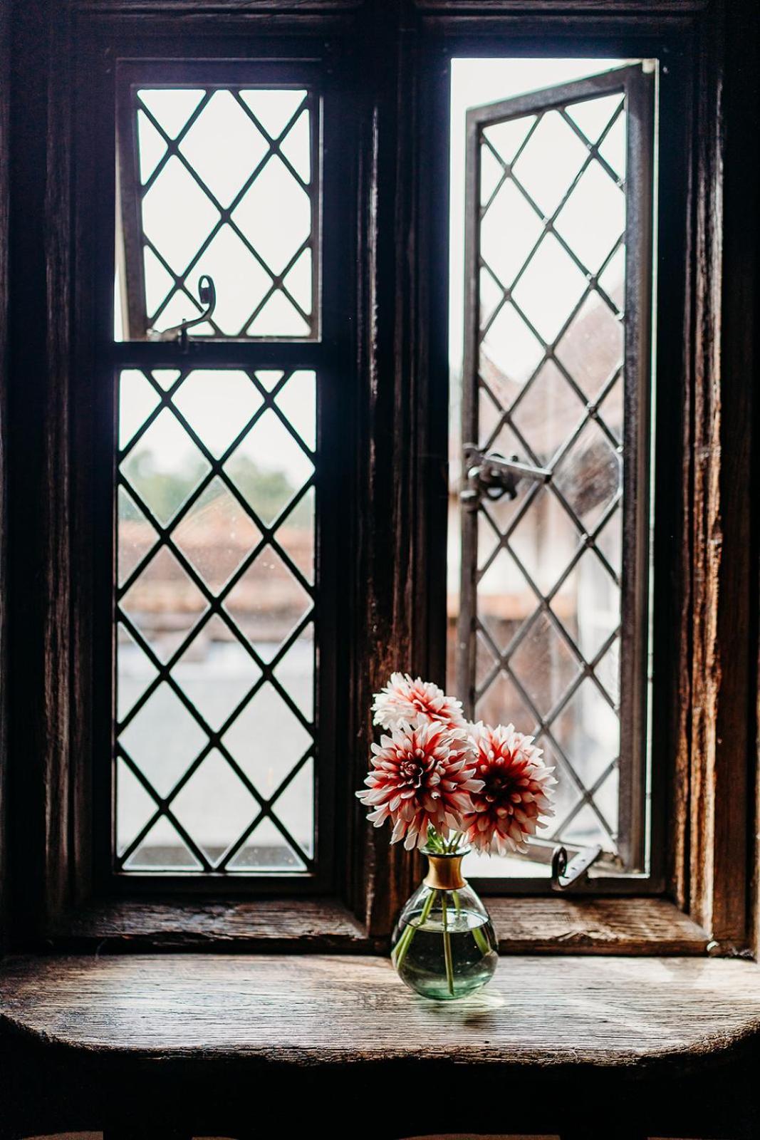 The Crown Inn Chiddingfold Bagian luar foto