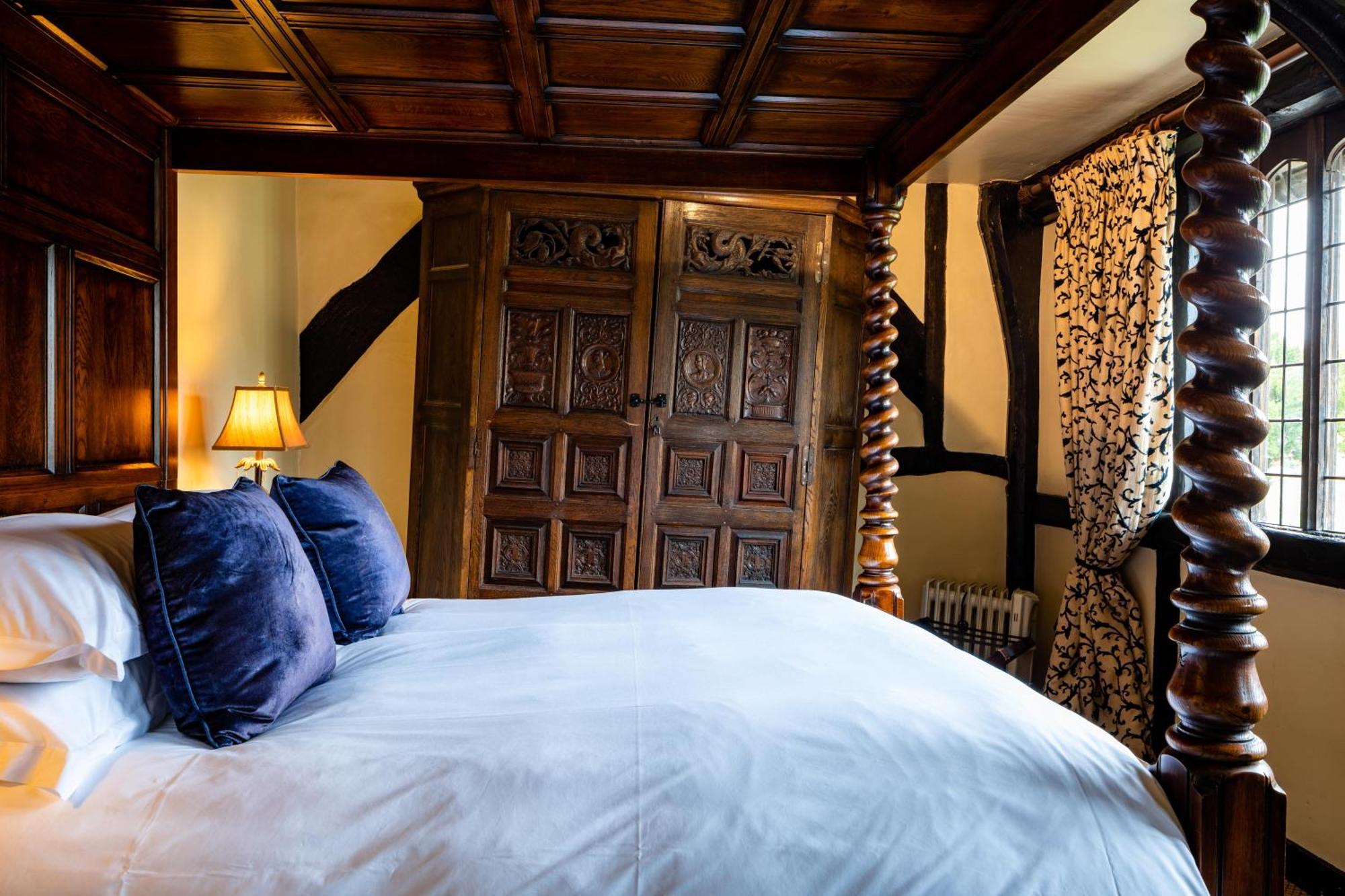 The Crown Inn Chiddingfold Bagian luar foto