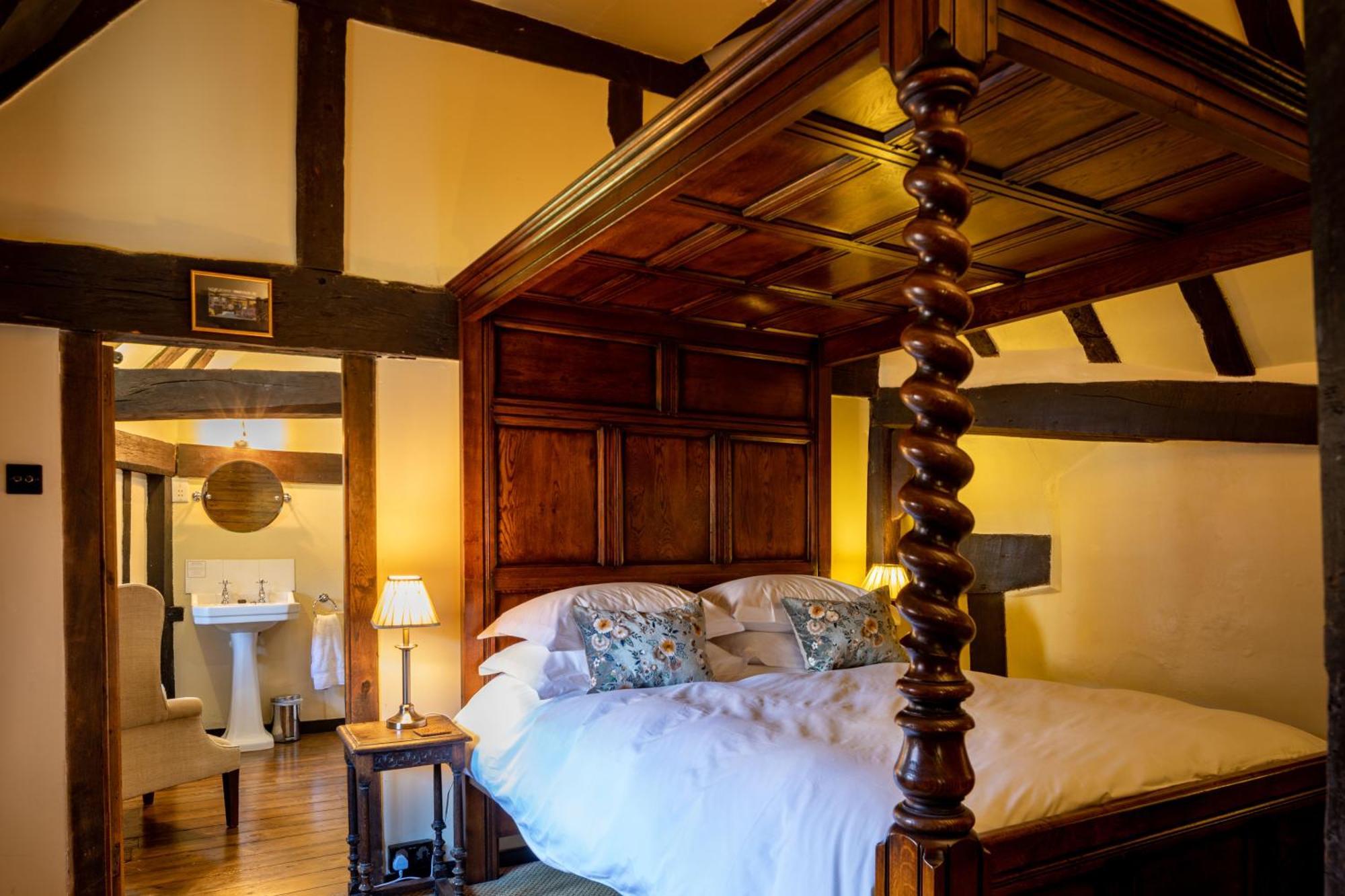 The Crown Inn Chiddingfold Bagian luar foto