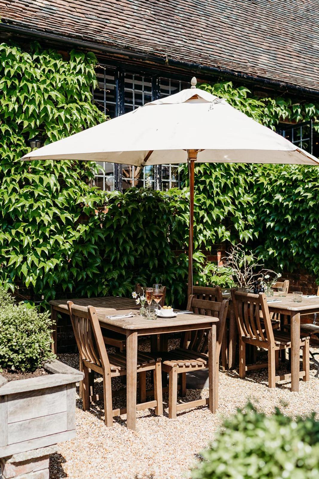The Crown Inn Chiddingfold Bagian luar foto