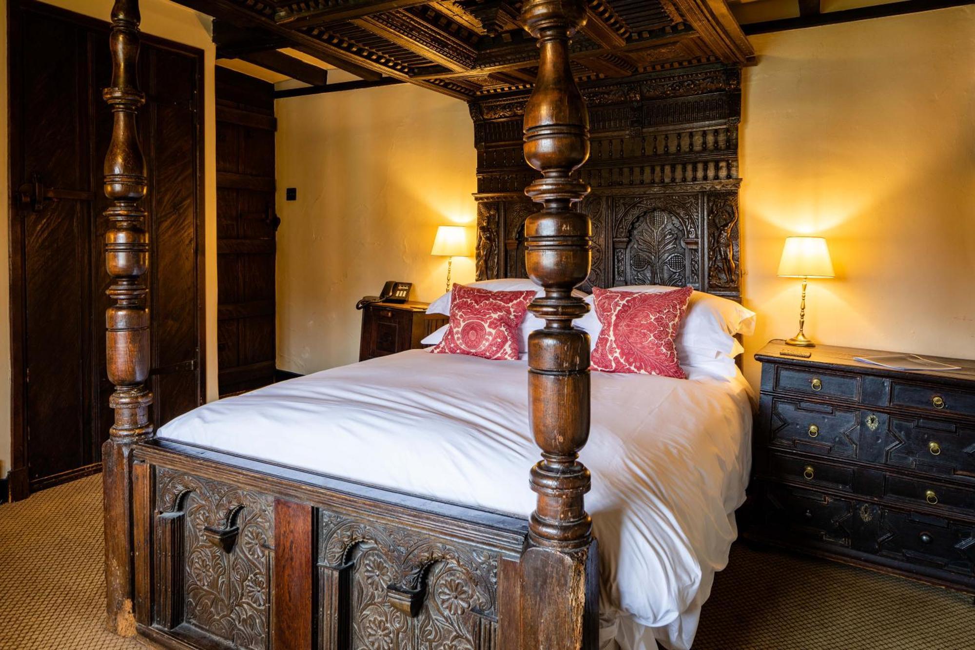 The Crown Inn Chiddingfold Bagian luar foto