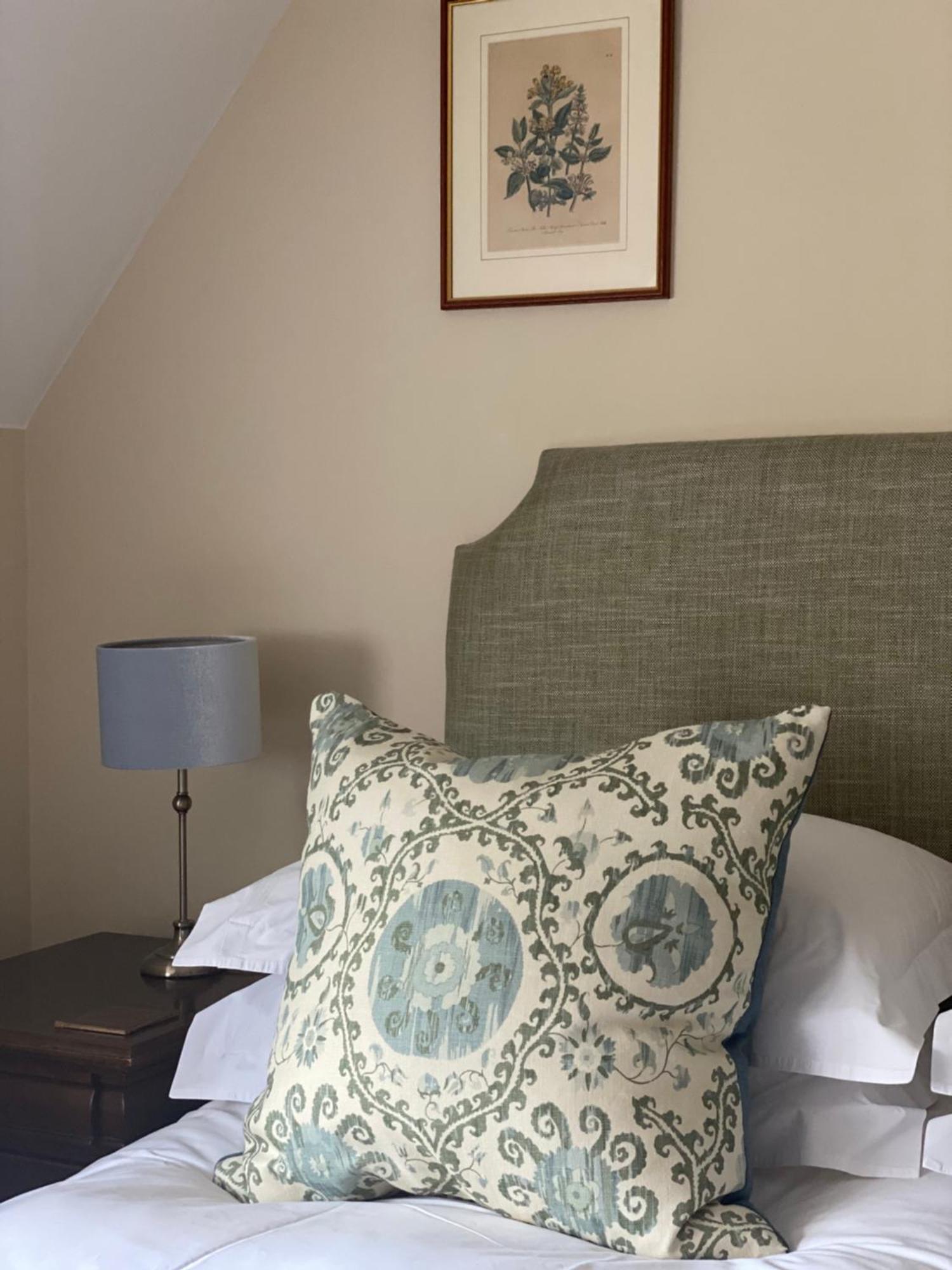 The Crown Inn Chiddingfold Bagian luar foto