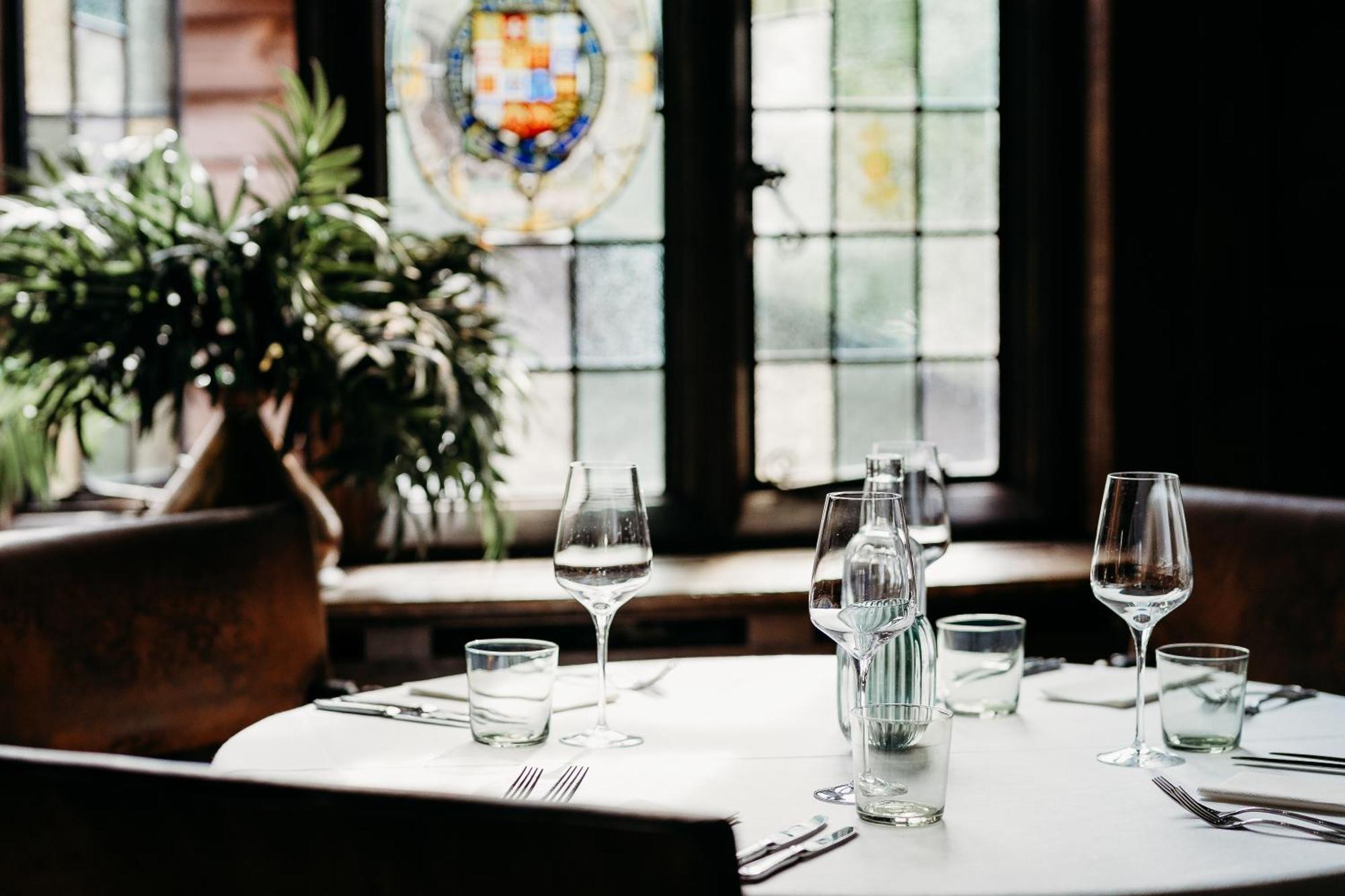 The Crown Inn Chiddingfold Bagian luar foto
